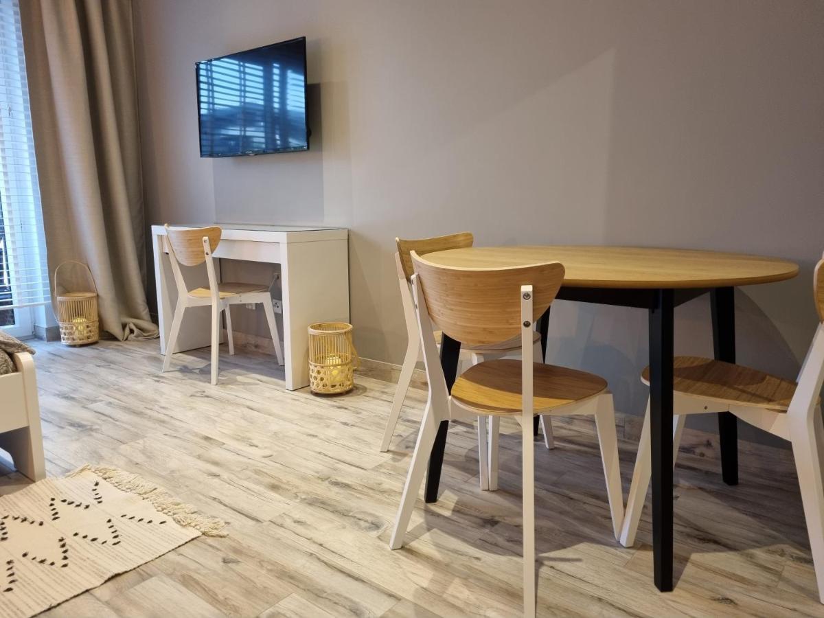 Apple Apartments - Gdanska Prywatne Miejsce Parkingowe Łódź Extérieur photo